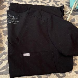 XL Black Figs scrub top